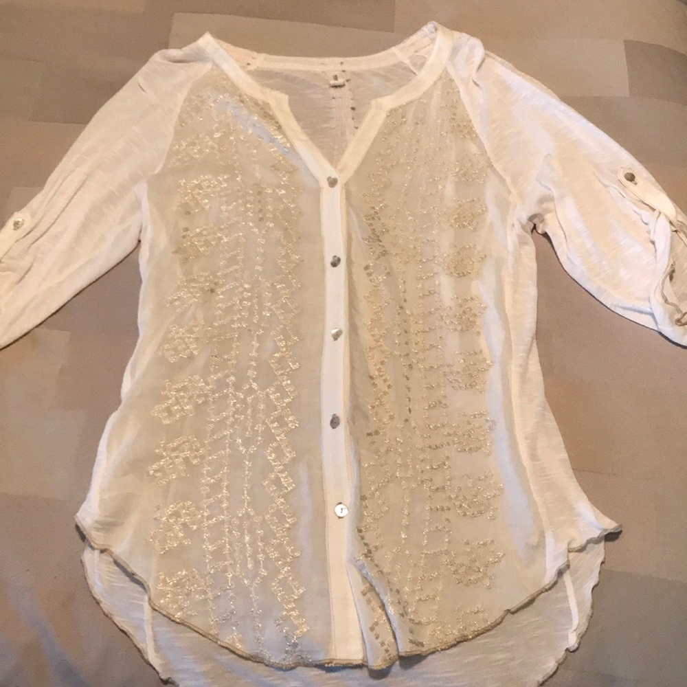 Cream quarter length shirt with good detail